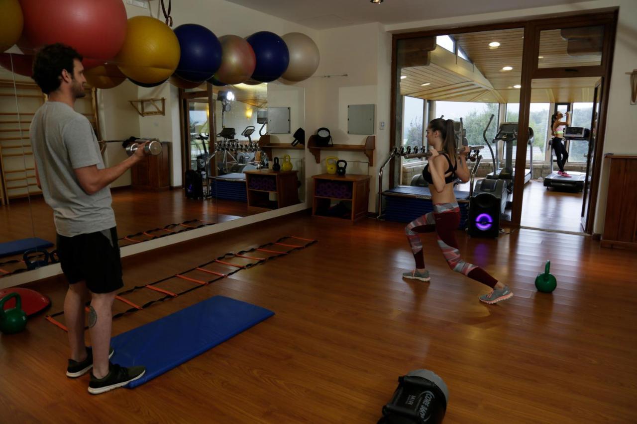 Llao Llao Resort, Golf-Spa San Carlos de Bariloche Exterior foto A personal trainer working with a client