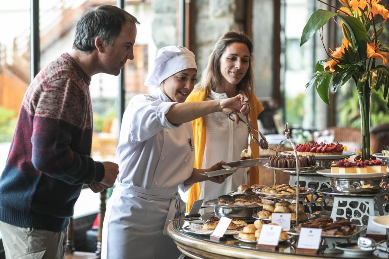 Llao Llao Resort, Golf-Spa San Carlos de Bariloche Exterior foto A buffet at the Mandarin Oriental, Munich