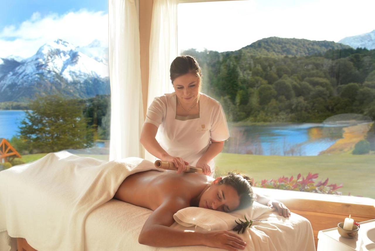 Llao Llao Resort, Golf-Spa San Carlos de Bariloche Exterior foto A massage therapist working on a client