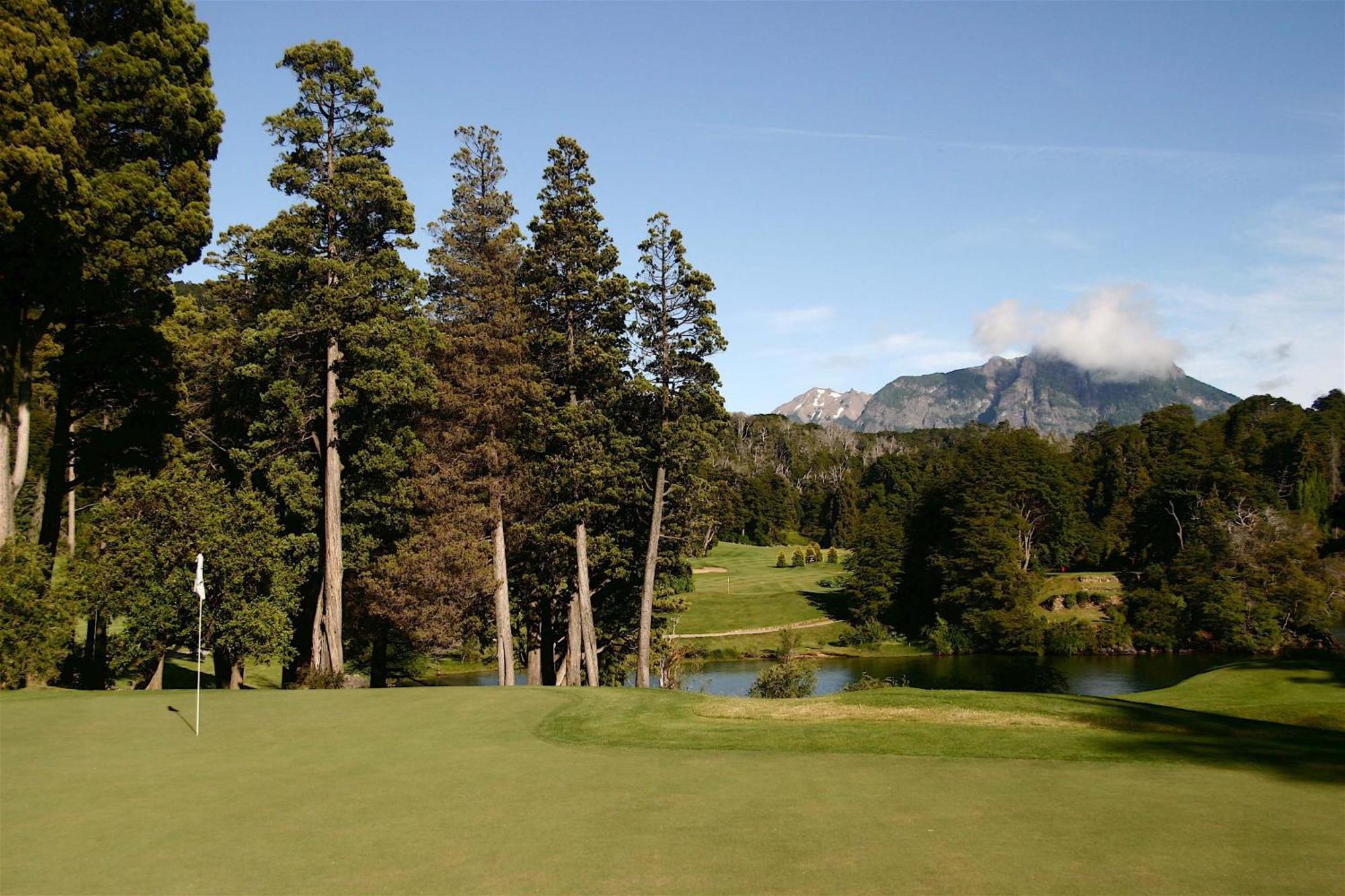 Llao Llao Resort, Golf-Spa San Carlos de Bariloche Exterior foto Golf course at the Sun Mountain Lodge