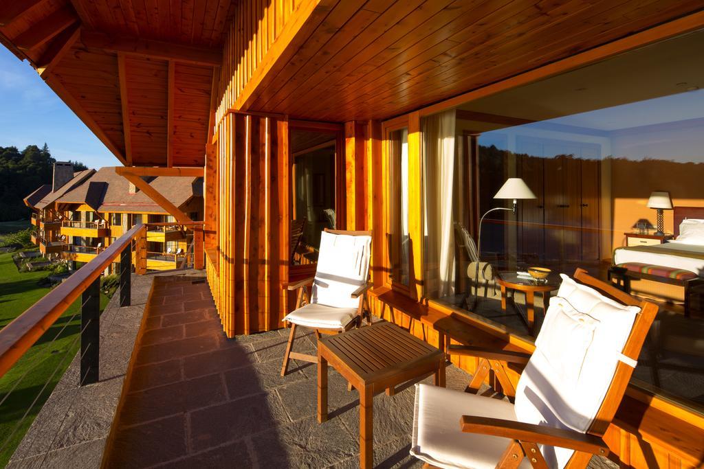 Llao Llao Resort, Golf-Spa San Carlos de Bariloche Exterior foto A balcony