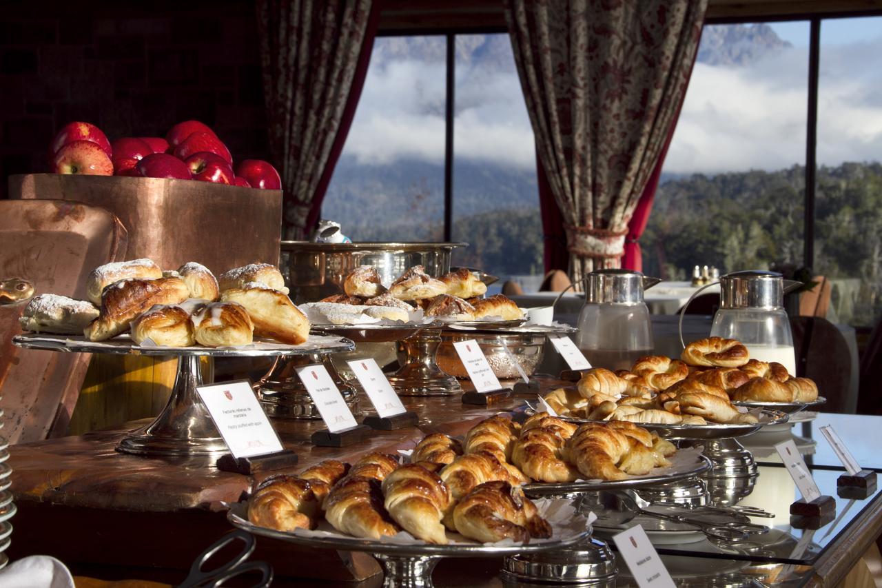 Llao Llao Resort, Golf-Spa San Carlos de Bariloche Exterior foto A buffet at a hotel